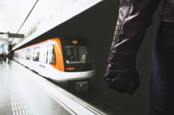 Безпечна Подорож: Як Діяти При Грабежі в Поїзді