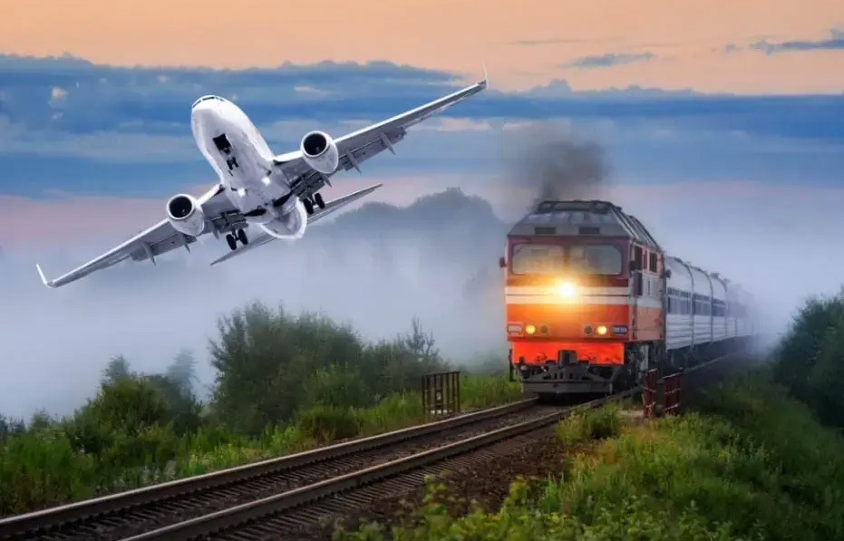Як обрати між поїздом і літаком: 10 причин віддати перевагу залізничній подорожі