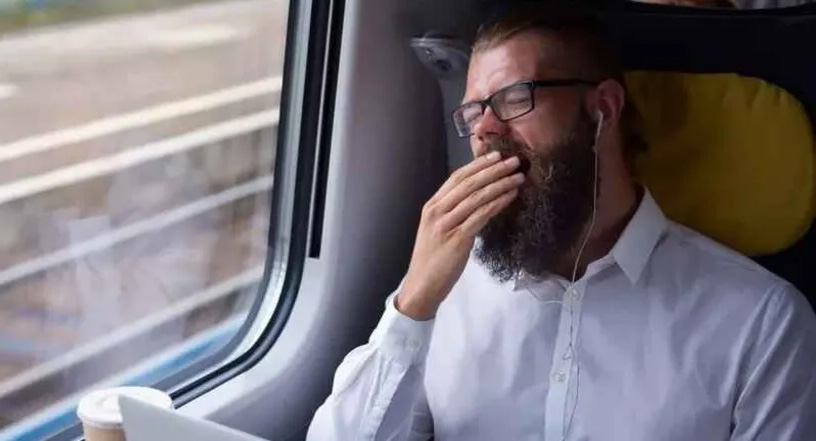 Как отдохнуть во время путешествия на поезде: 10 советов для комфортного сна 